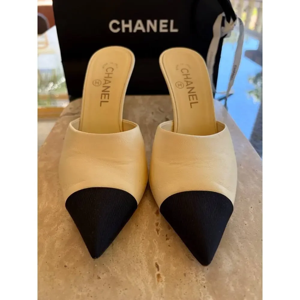 Chanel 2016 Cream Serpent Pearl Mules Sz.38.5 - Picture 2 of 12